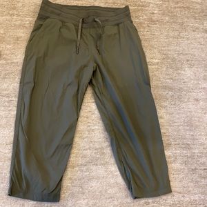 Lululemon studio crop pant